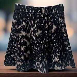 Pre Owned Women’s H&M Skirt Black White Size 2 Classic Style Fashionable Comfort